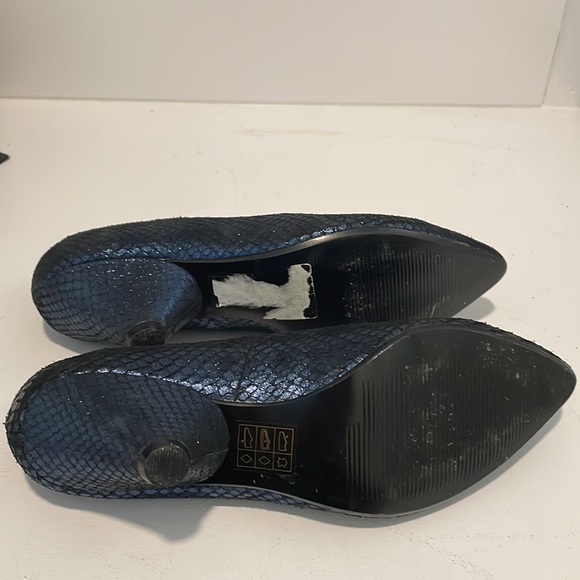 Shiny, navy short heeled shoes by David Dickson. Size 6.5 - Picture 5 of 5